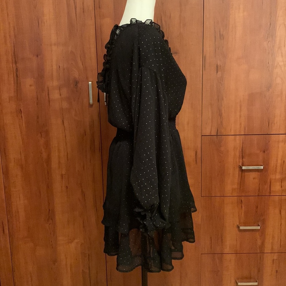 Dynamite V-Neck Ruffled Dress - Picture 5 of 9